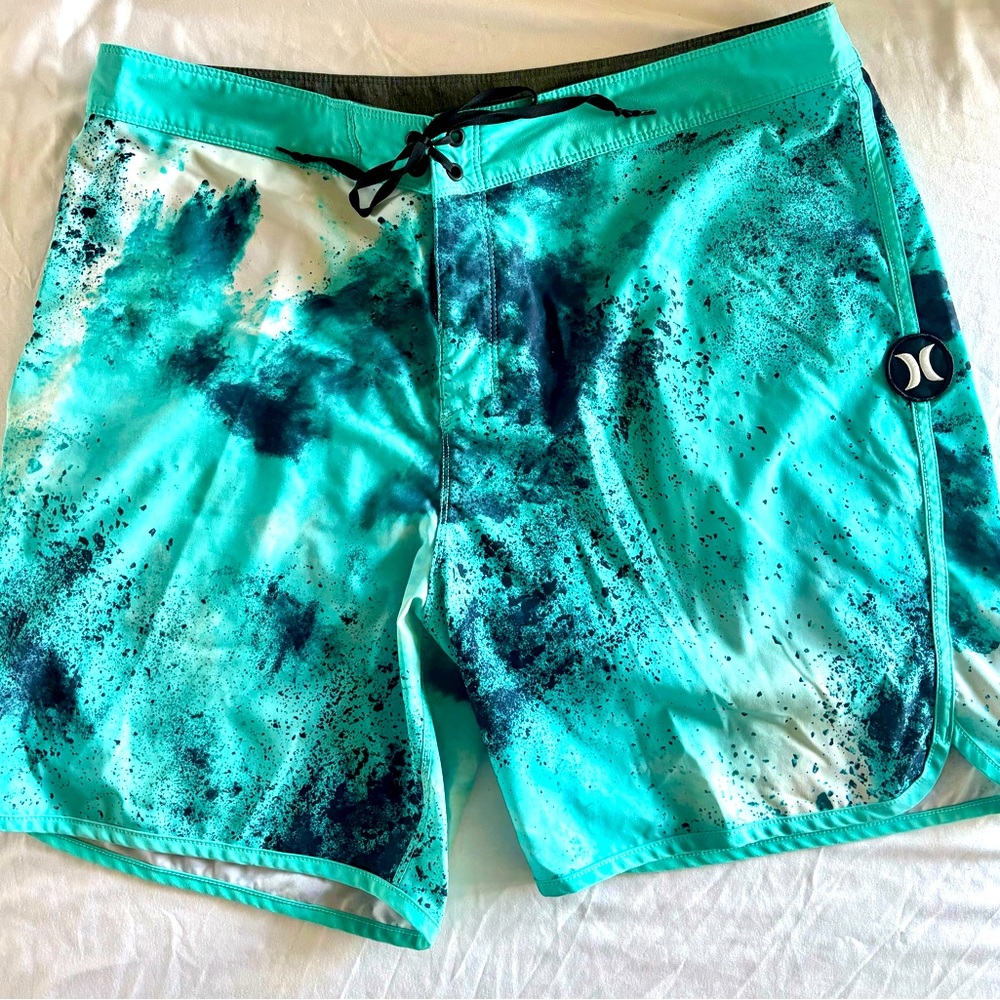 Hurley Phantom board shorts. Men’s size 36.